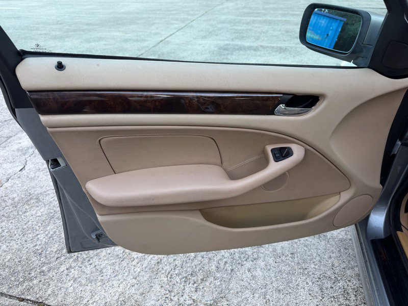 Used 2005 BMW 325i Sedan image 12