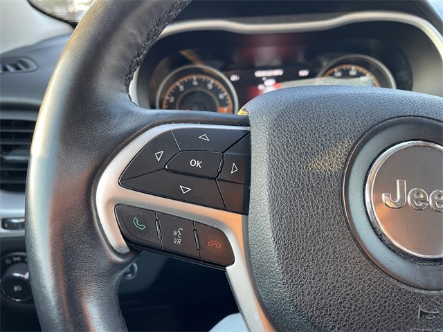 Used 2016 Jeep Cherokee Overland w/ Technology Group image 23