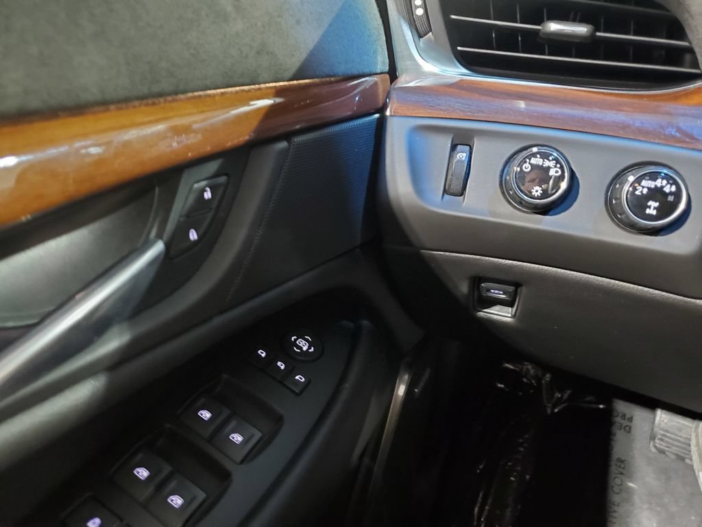 Used 2017 Cadillac Escalade Premium Luxury AWD/4WD image 38