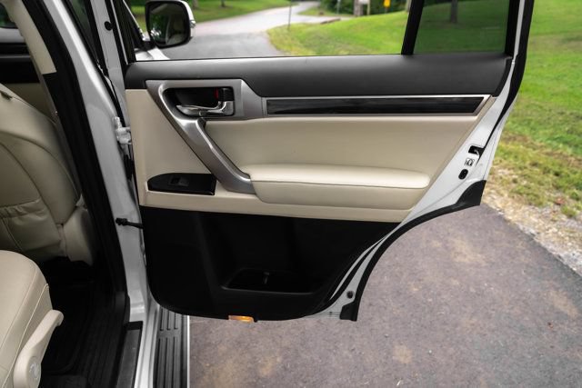 Used 2020 Lexus GX 460 AWD/4WD image 36