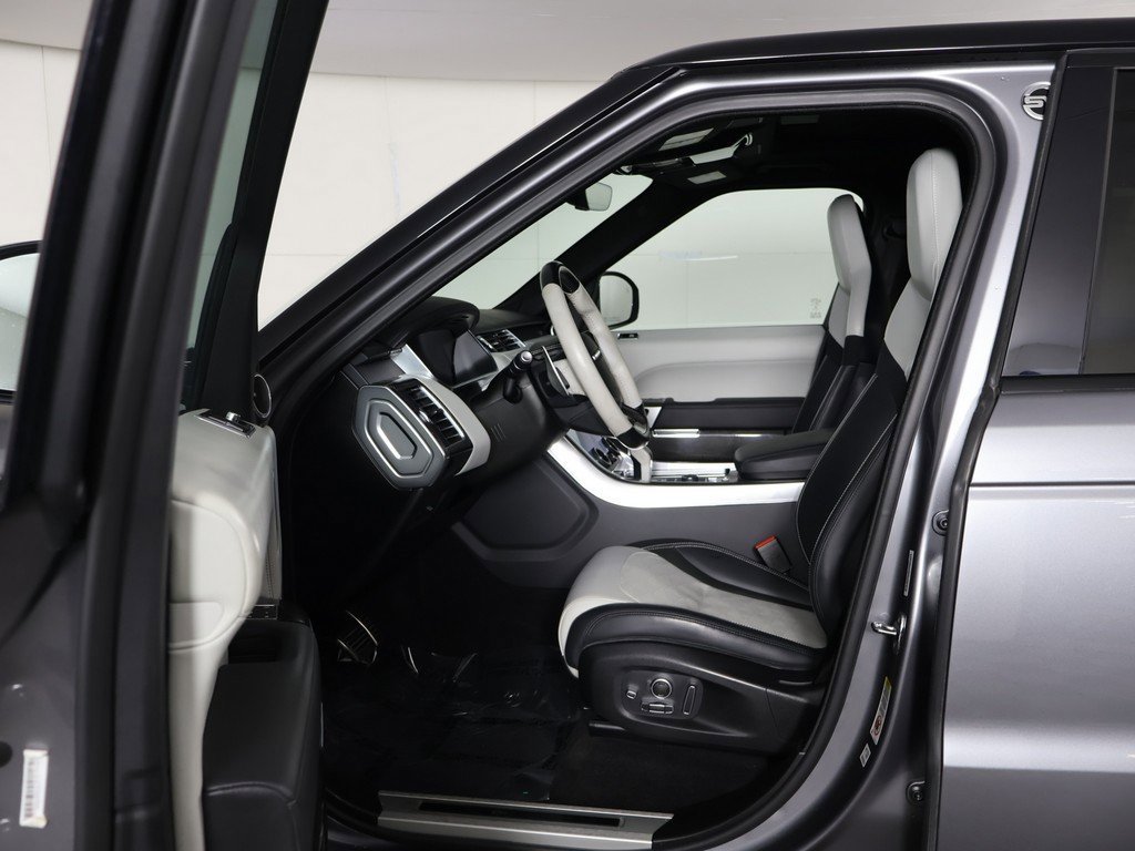 Used 2022 Land Rover Range Rover Sport SVR image 33