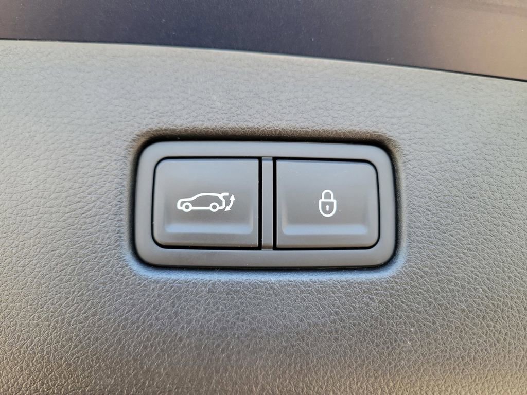 Used 2024 Genesis GV70 2.5T w/ Advanced Package image 8