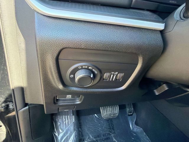 Used 2023 Jeep Grand Cherokee Laredo w/ Luxury Tech Group I AWD/4WD image 32