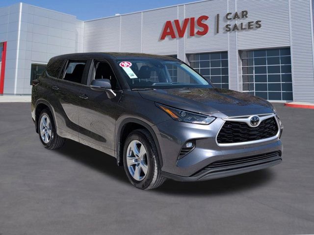 Used 2024 Toyota Highlander LE image 3