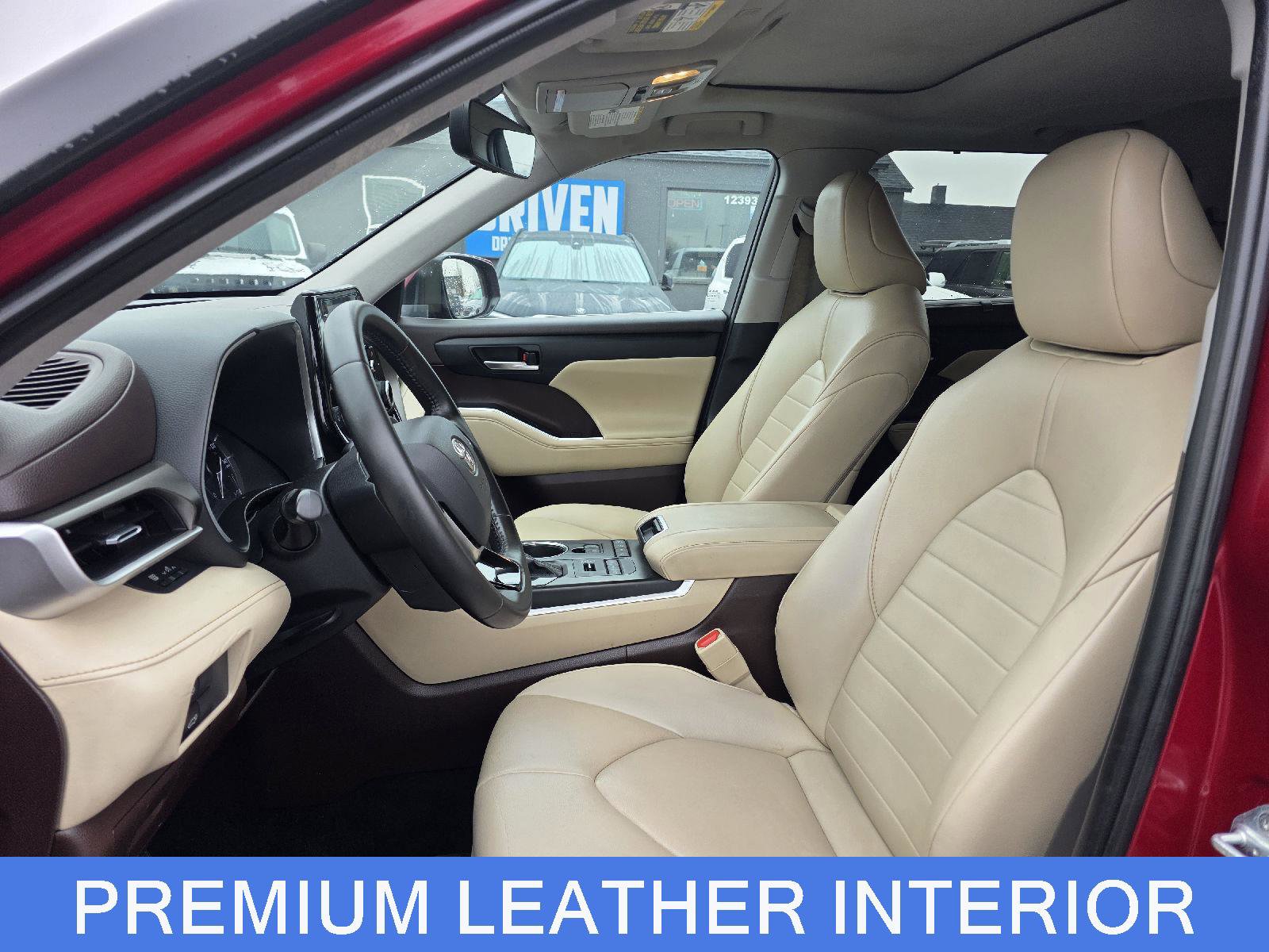 Used 2021 Toyota Highlander XLE image 10