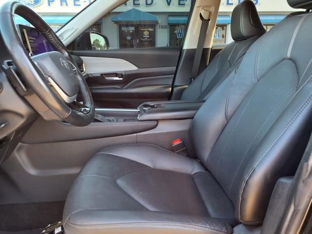 Used 2024 Toyota Grand Highlander Platinum image 12