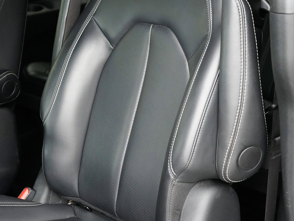 Used 2024 Chrysler Pacifica Limited image 26