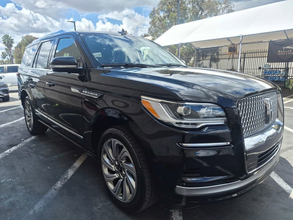 Used 2024 Lincoln Navigator Reserve image 7