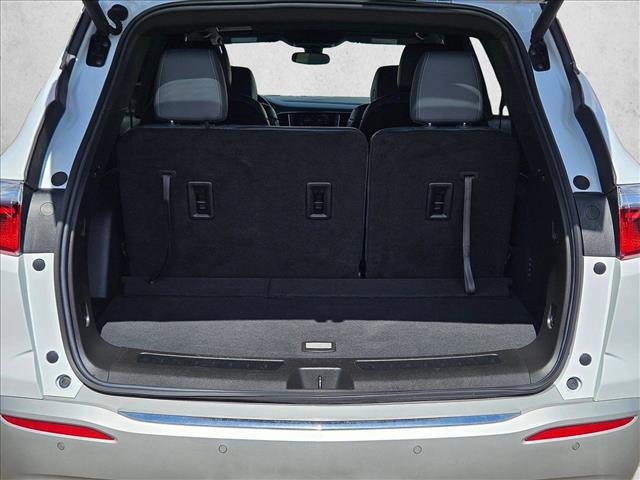 Used 2024 Buick Enclave Essence image 6
