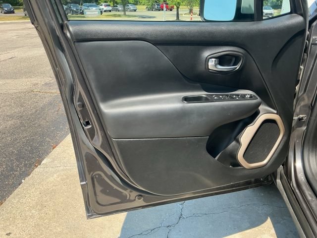 Used 2016 Jeep Renegade Limited AWD/4WD image 15