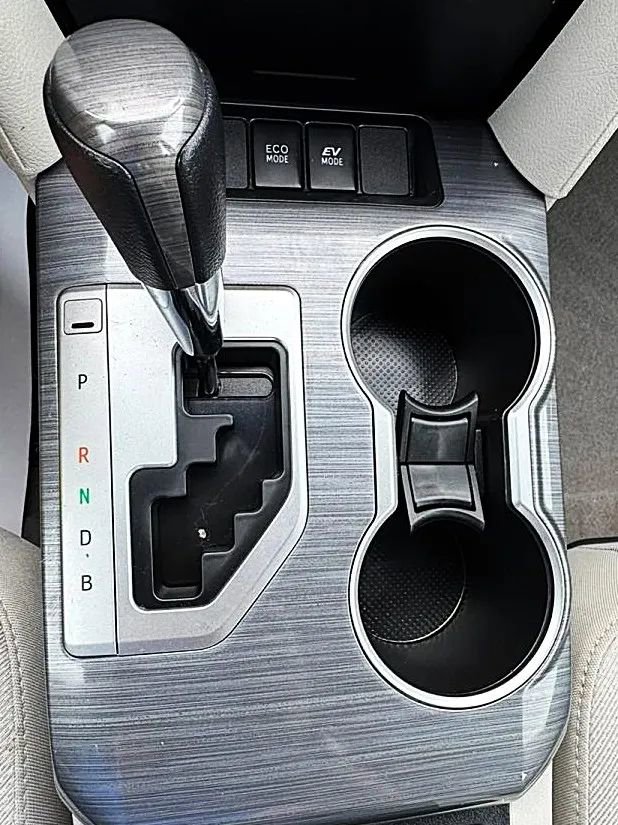 Used 2012 Toyota Camry LE FWD image 26