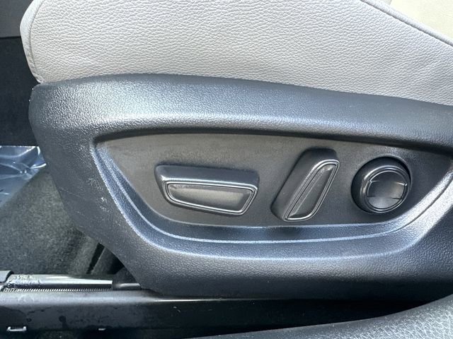 Used 2025 Toyota Camry SE w/ Convenience Package image 29