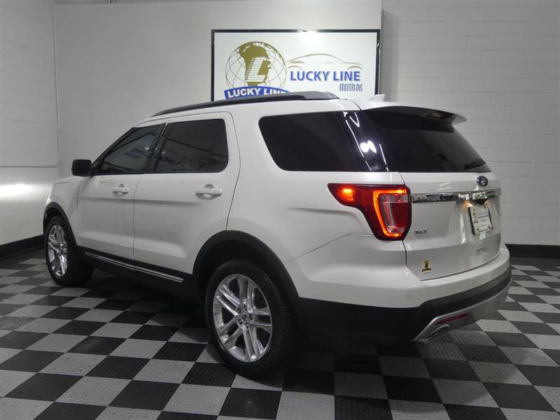 Used 2016 Ford Explorer XLT w/ Equipment Group 202A AWD/4WD image 11