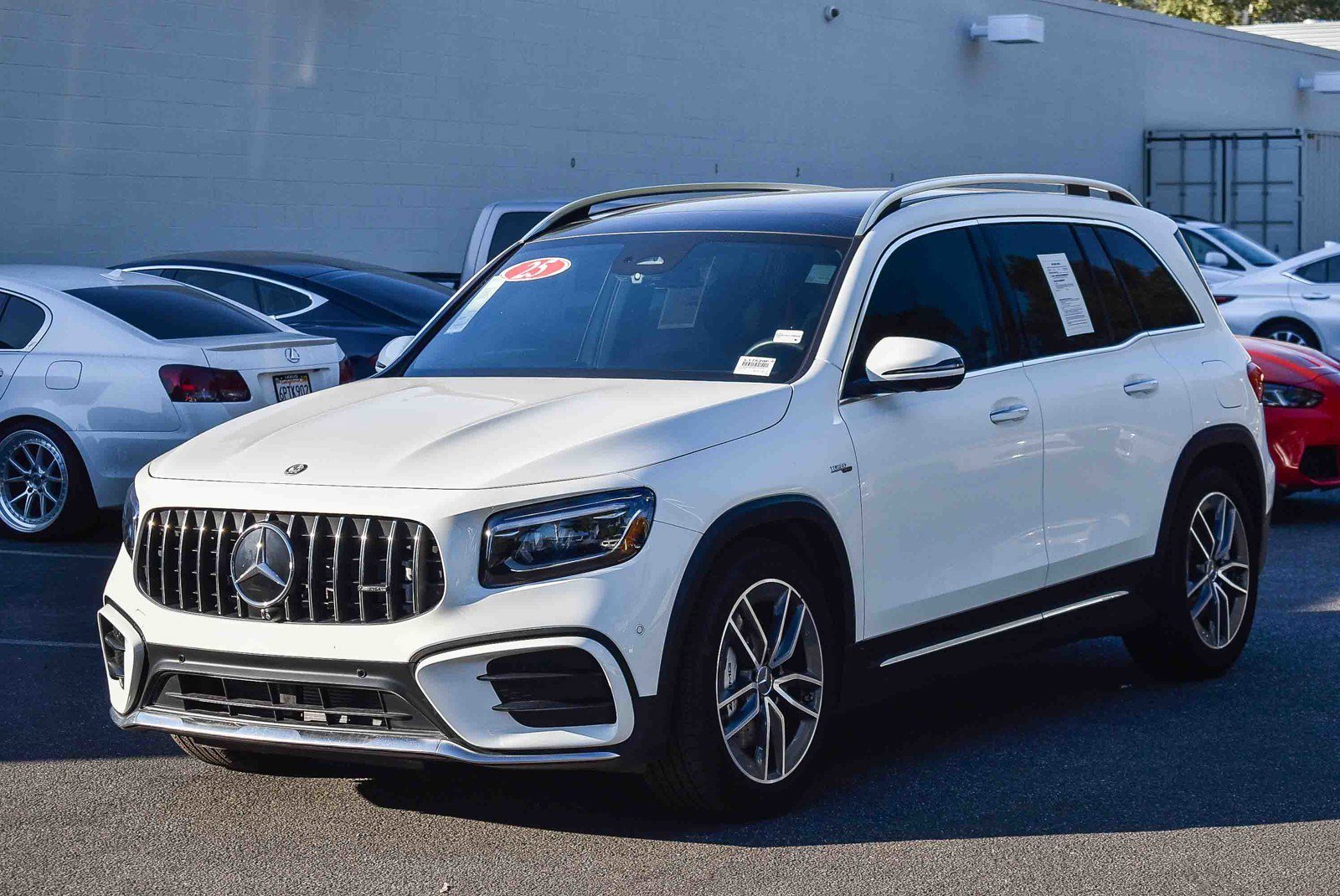 Used 2025 Mercedes-Benz GLB 35 AMG 4MATIC image 3