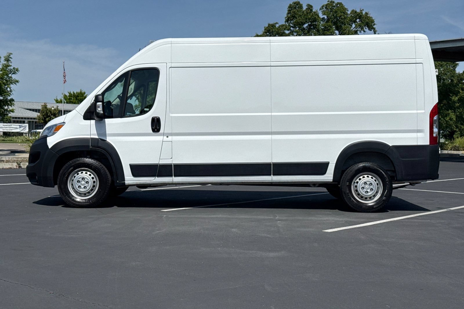 Used 2024 RAM ProMaster 2500 w/ Convenience Group FWD image 13