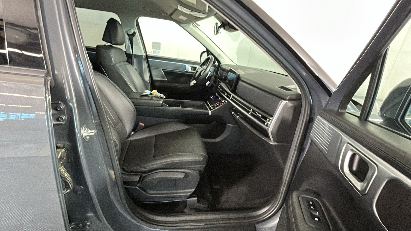 Used 2025 Hyundai Santa Fe SEL FWD image 36