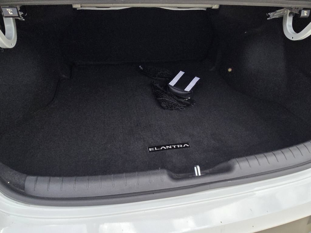 Certified 2025 Hyundai Elantra SEL w/ Cargo Package FWD image 14