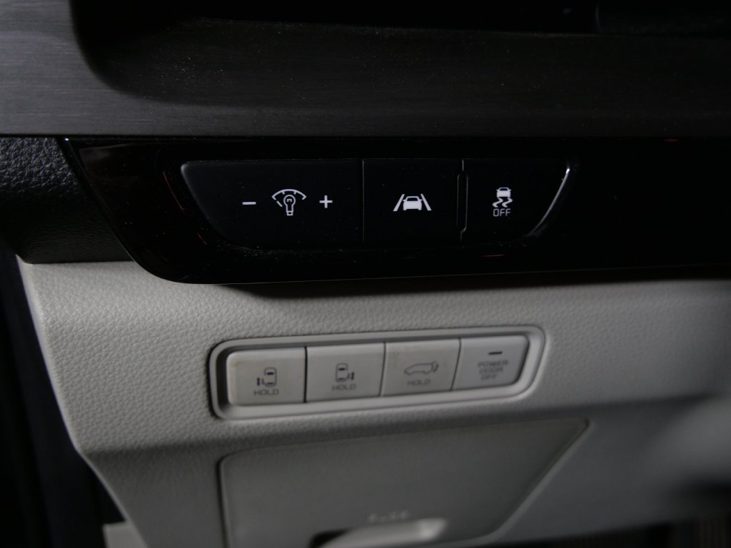 Used 2023 Kia Carnival SX FWD image 16
