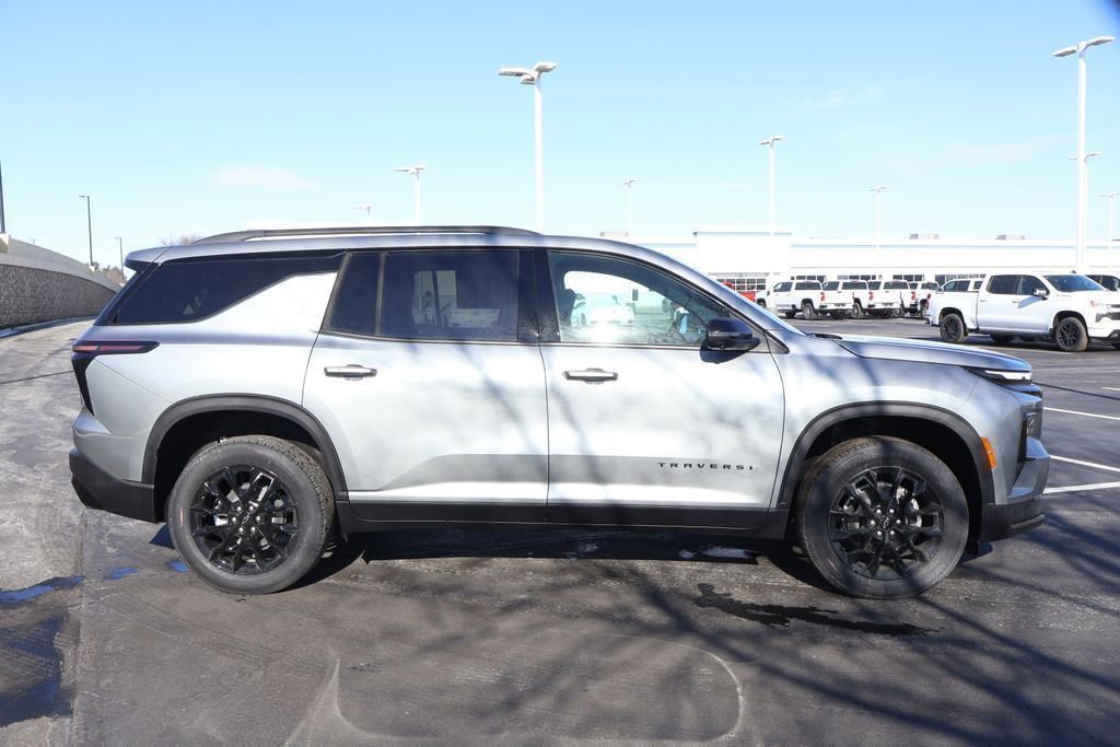 New 2026 Chevrolet Traverse LT w/ Midnight/Sport Edition FWD image 9