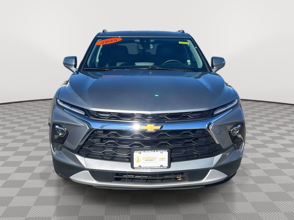 Used 2025 Chevrolet Blazer LT AWD/4WD image 2