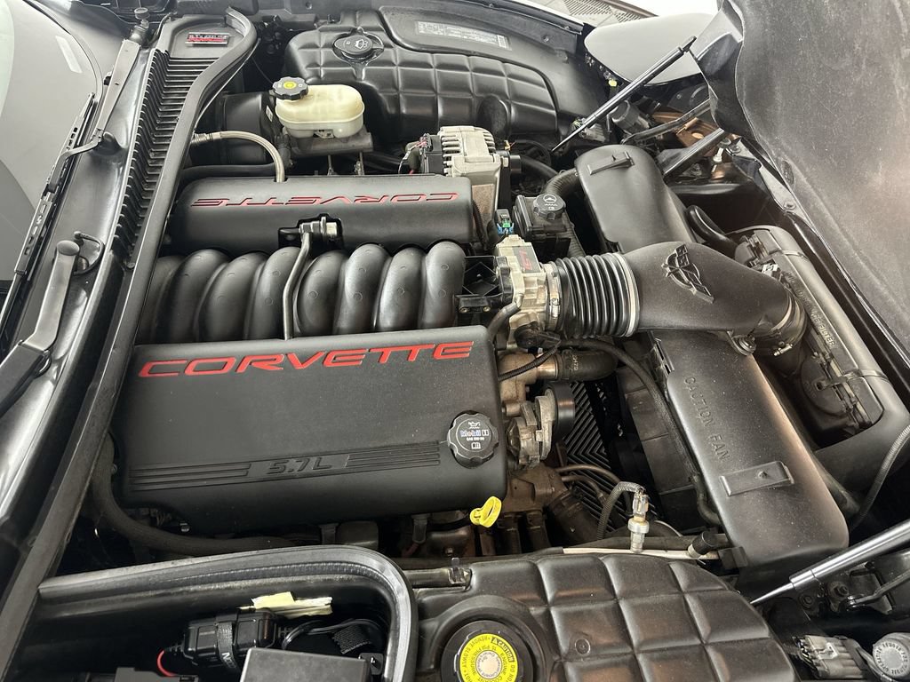 Used 2004 Chevrolet Corvette Coupe w/ Preferred Equipment Group RWD image 28