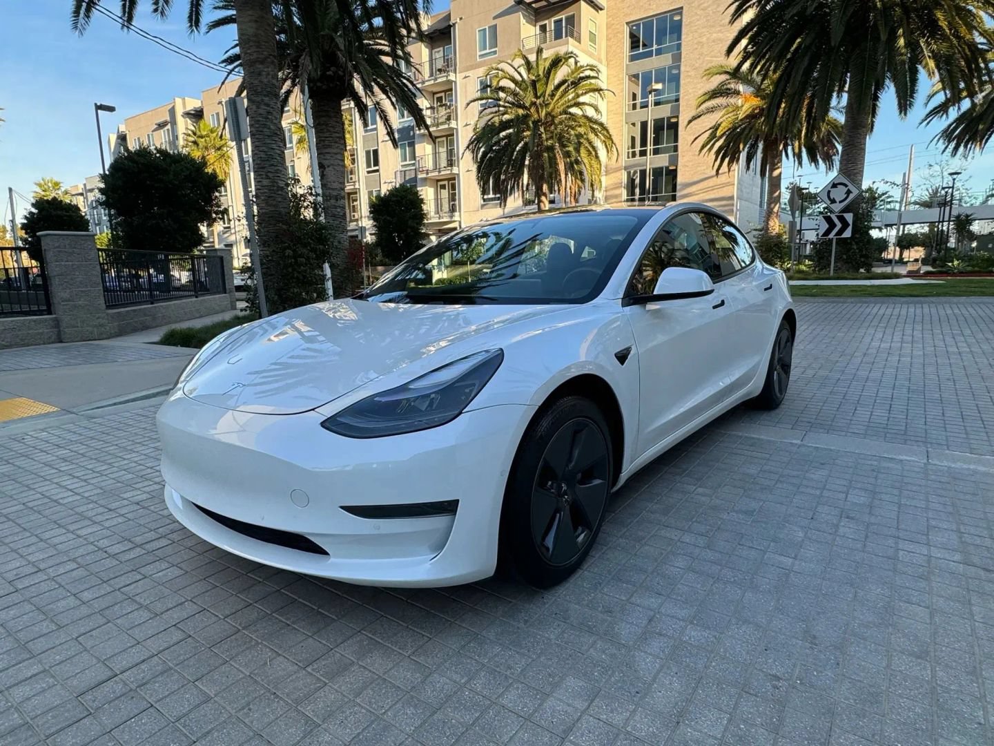 Used 2023 Tesla Model 3 Standard Range RWD image 4