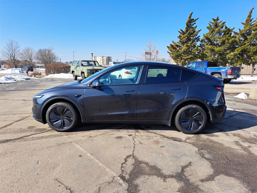 Used 2026 Tesla Model Y 2WD image 2