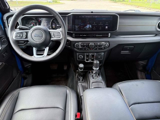 Used 2024 Jeep Wrangler Unlimited Sahara AWD/4WD image 17