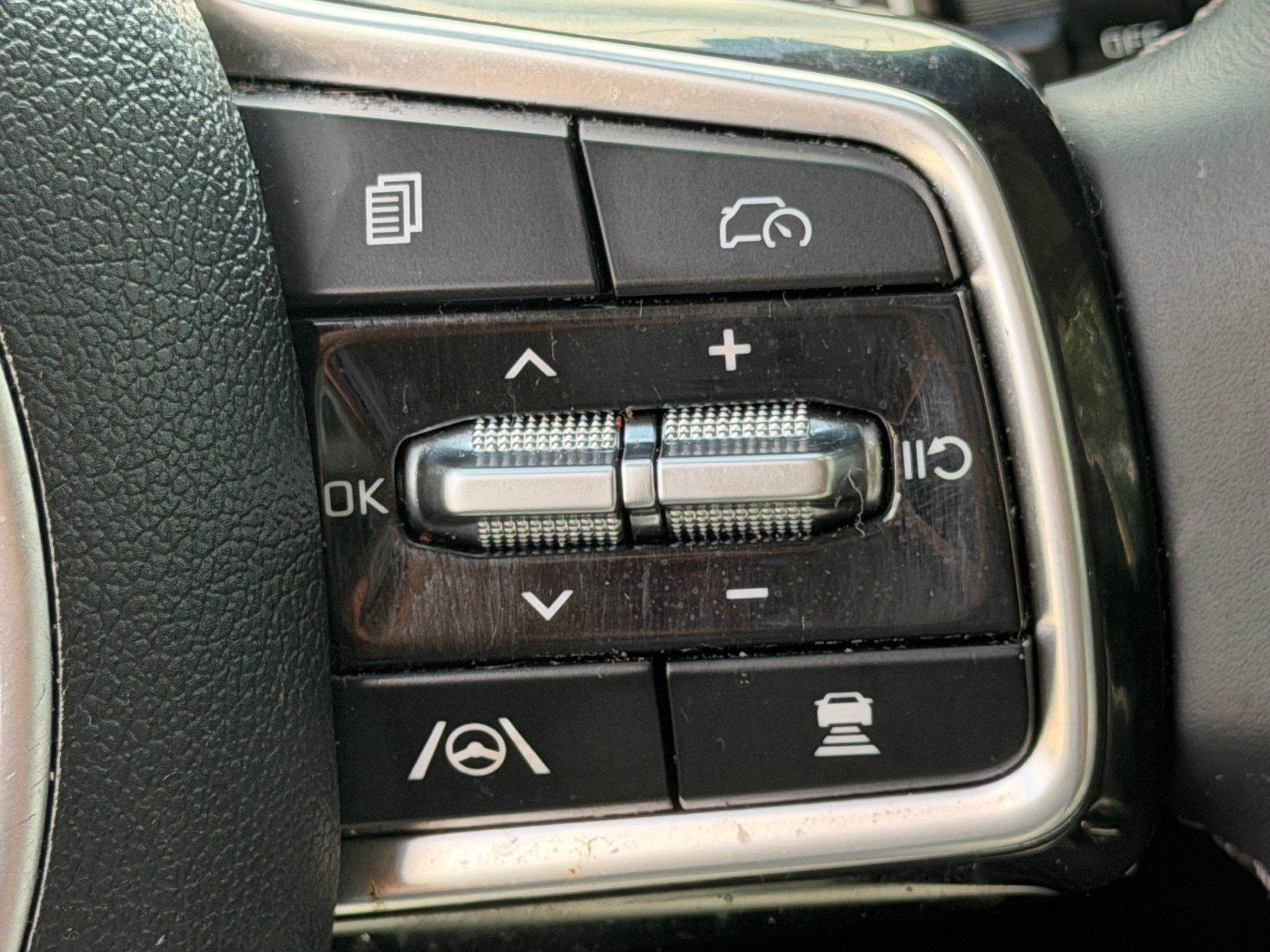 Certified 2025 Kia Sorento S w/ Panoramic Sunroof Package FWD image 32