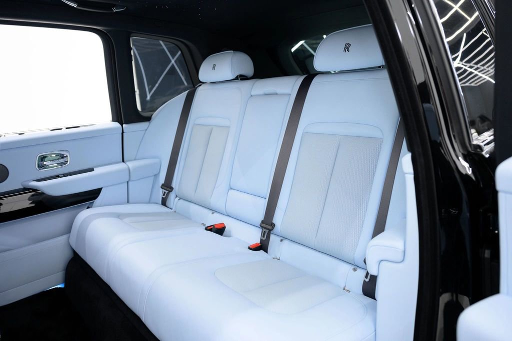 Used 2025 Rolls-Royce Cullinan AWD/4WD image 43