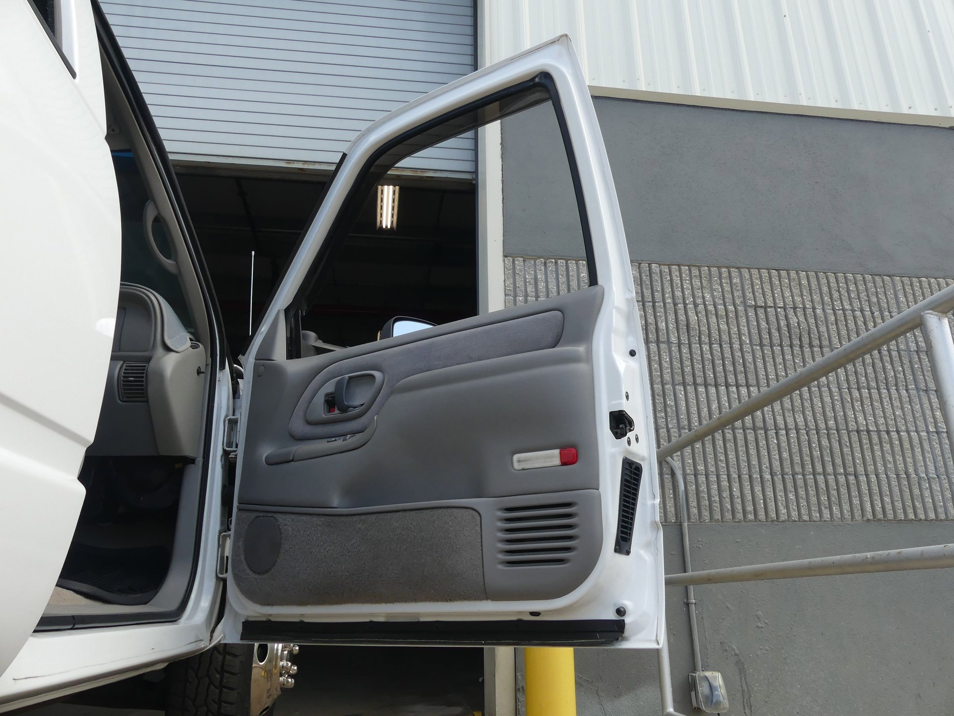 Used 2000 Chevrolet Silverado 3500 2WD Crew Cab image 75