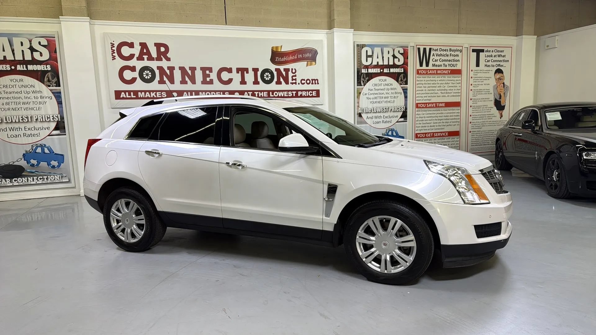 Used 2011 Cadillac SRX Luxury FWD image 4