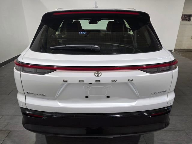 Used 2025 Toyota Crown Signia w/ Advanced Technology Package AWD/4WD image 4