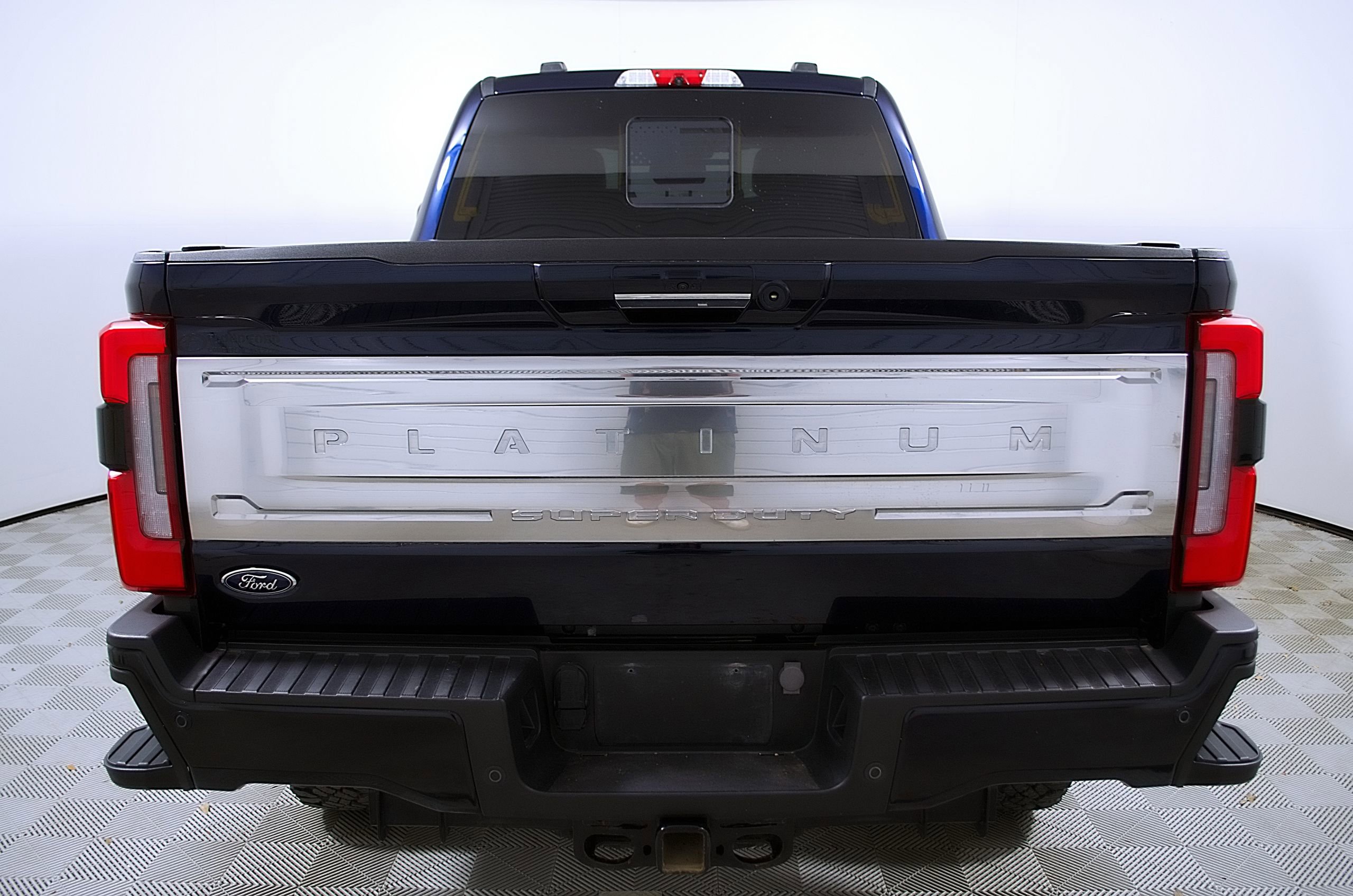 Used 2023 Ford F350 Platinum w/ Tremor Off-Road Package AWD/4WD image 9
