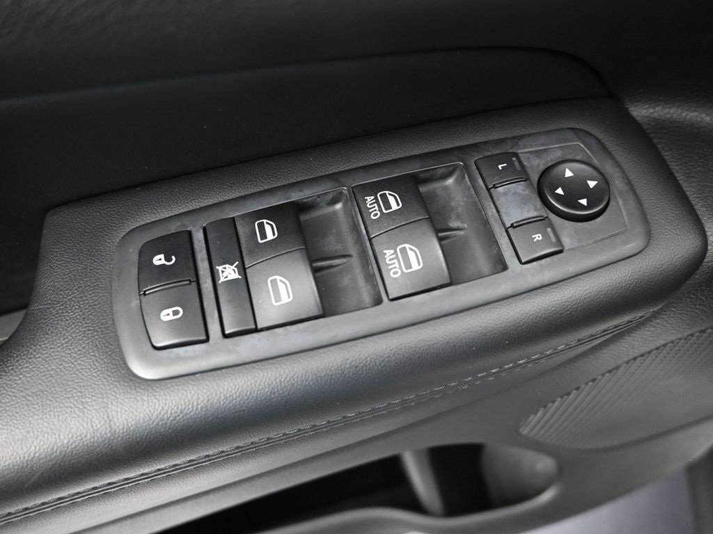 Used 2020 Jeep Grand Cherokee Laredo w/ Laredo X Package image 11