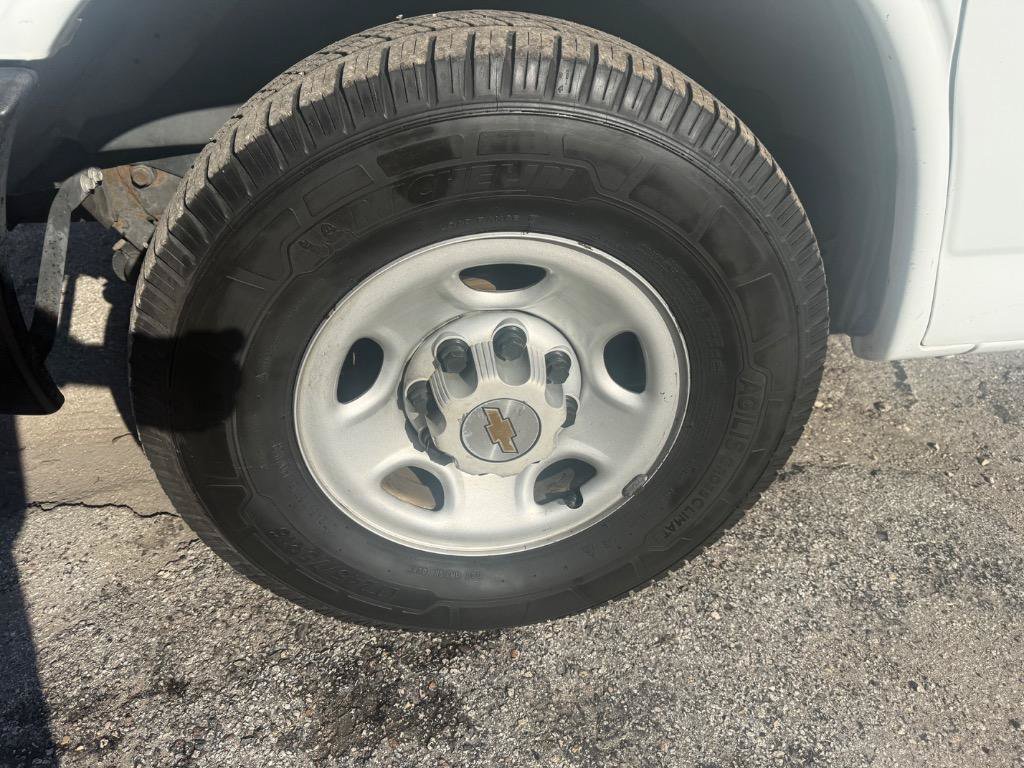 Used 2016 Chevrolet Express 2500 RWD image 13