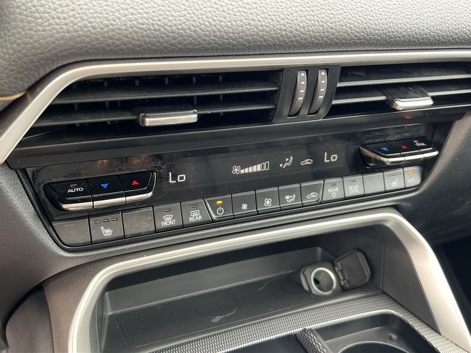Used 2024 MAZDA CX-90 Plug-In Hybrid w/ Premium Pkg AWD/4WD image 19