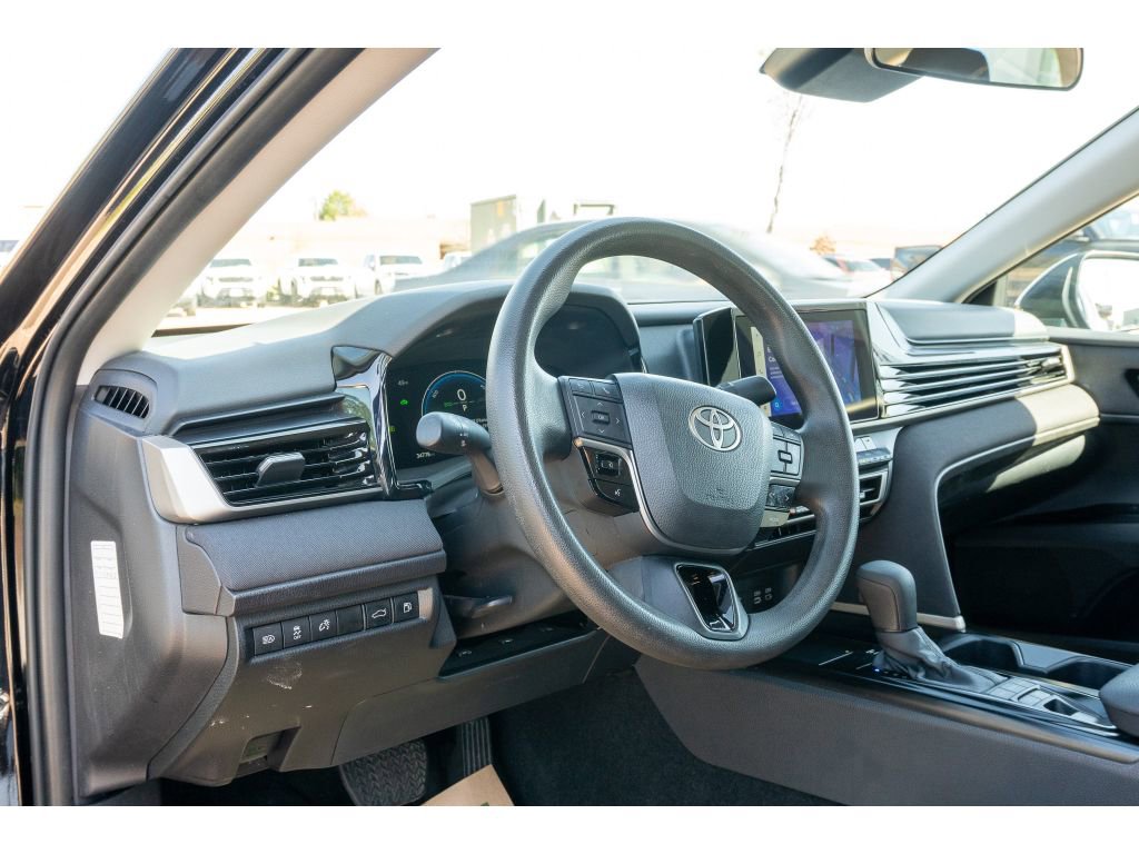 Used 2025 Toyota Camry LE image 10