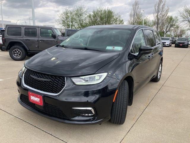 Used 2023 Chrysler Pacifica Touring-L AWD/4WD image 3