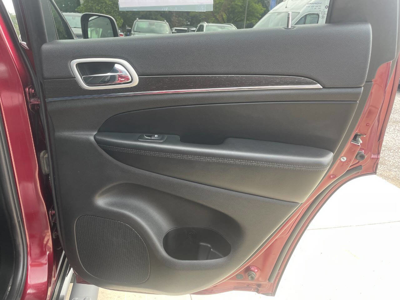 Used 2018 Jeep Grand Cherokee Limited image 19