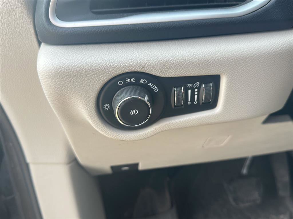 Used 2018 Chrysler Pacifica Touring Plus w/ Tire & Wheel Group image 25