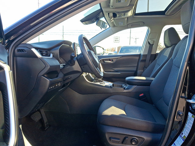 Used 2022 Toyota RAV4 XLE image 13