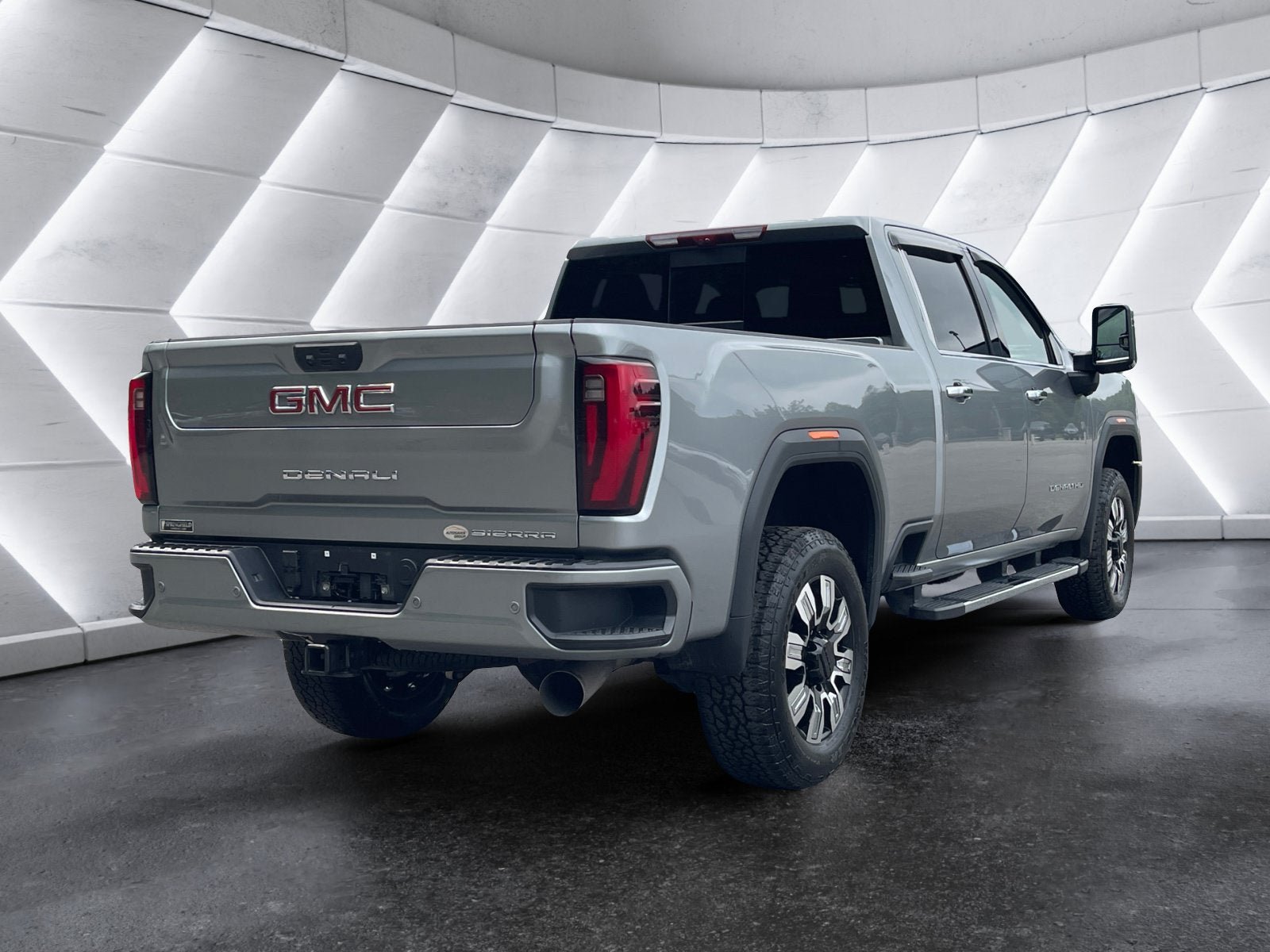 Used 2025 GMC Sierra 3500 Denali w/ Technology Package AWD/4WD image 6
