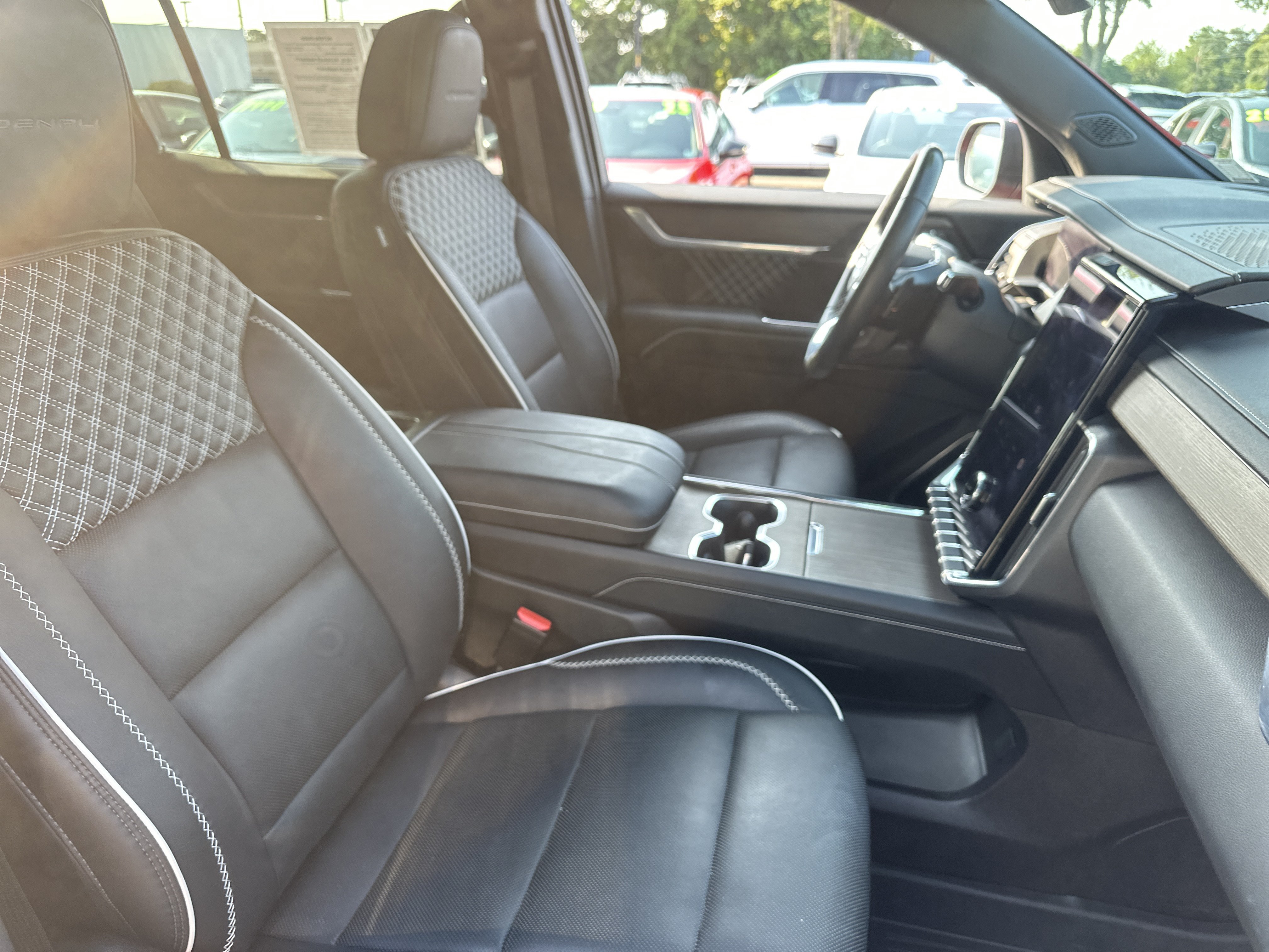Used 2024 GMC Acadia Denali AWD/4WD image 13