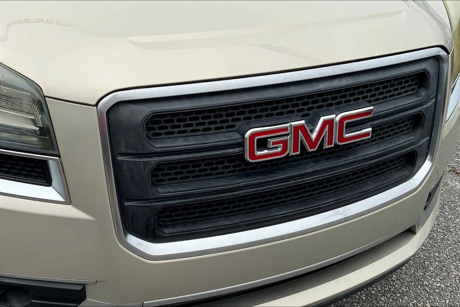 Used 2016 GMC Acadia SLE image 28