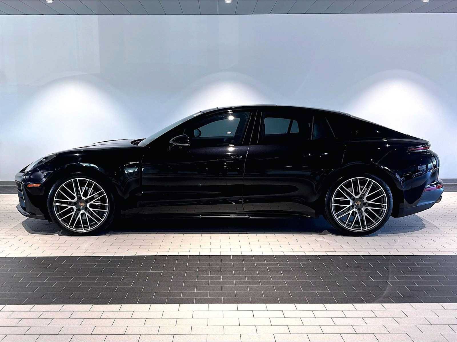 Used 2024 Porsche Panamera 4 w/ Premium Package AWD/4WD image 2