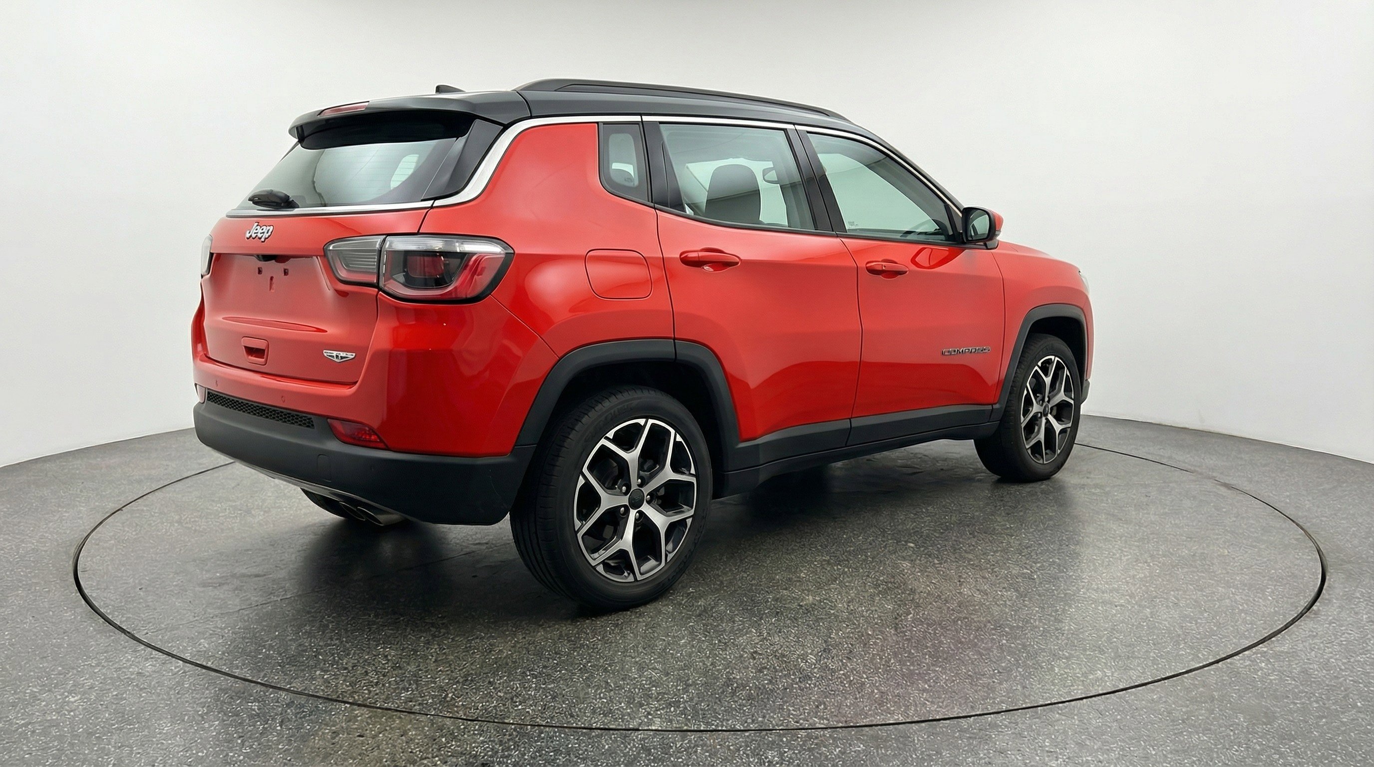 Used 2025 Jeep Compass Limited image 9