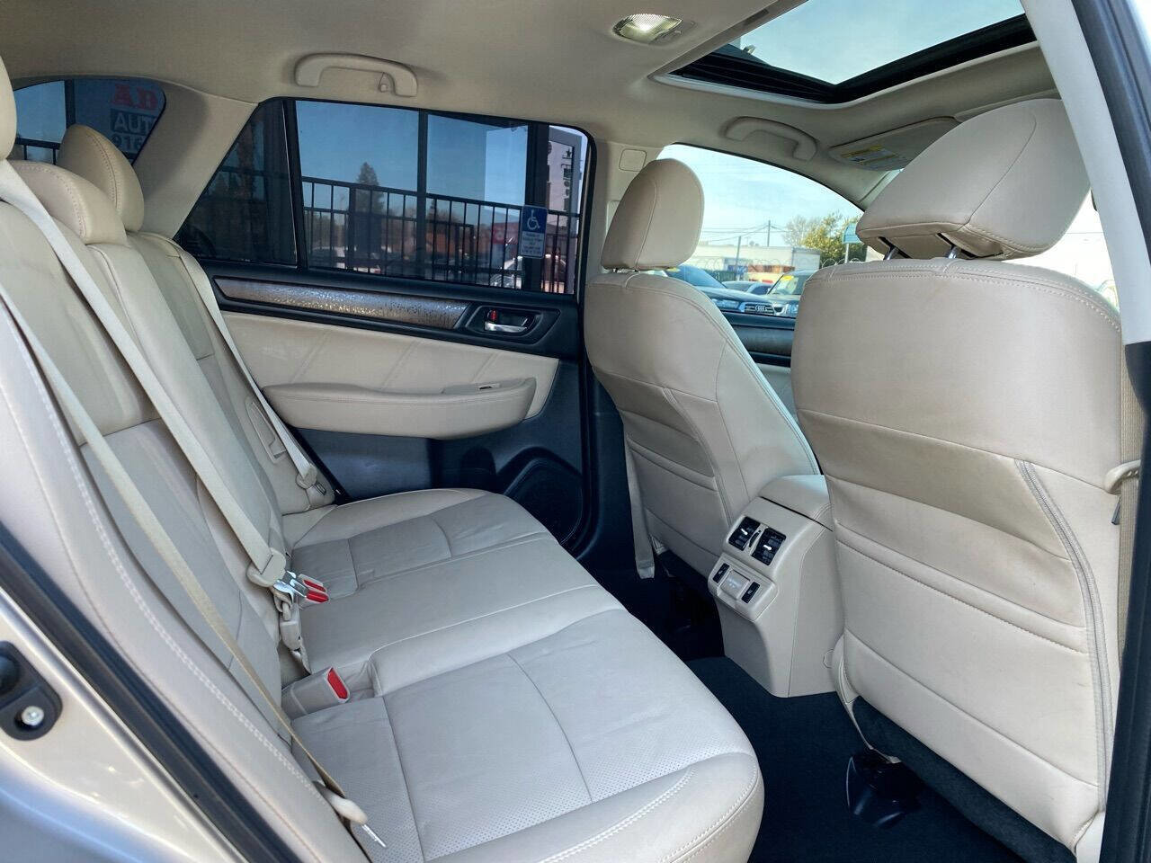 Used 2018 Subaru Outback 2.5i Limited image 12