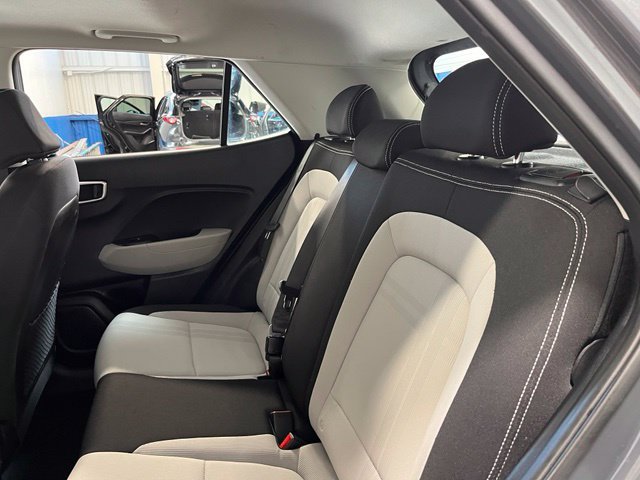 Used 2025 Hyundai Venue SEL FWD image 19