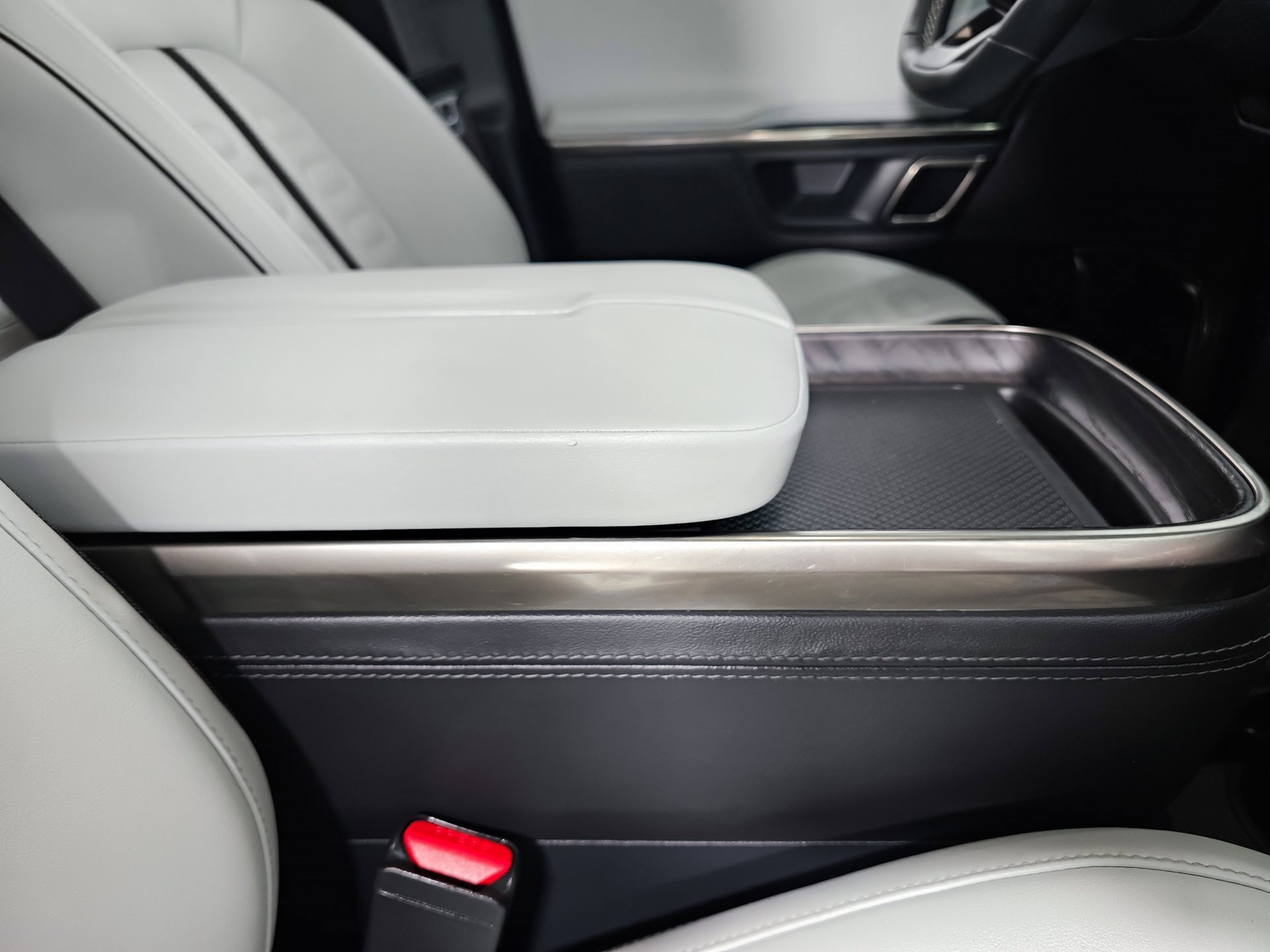 Used 2022 Rivian R1T Adventure image 21